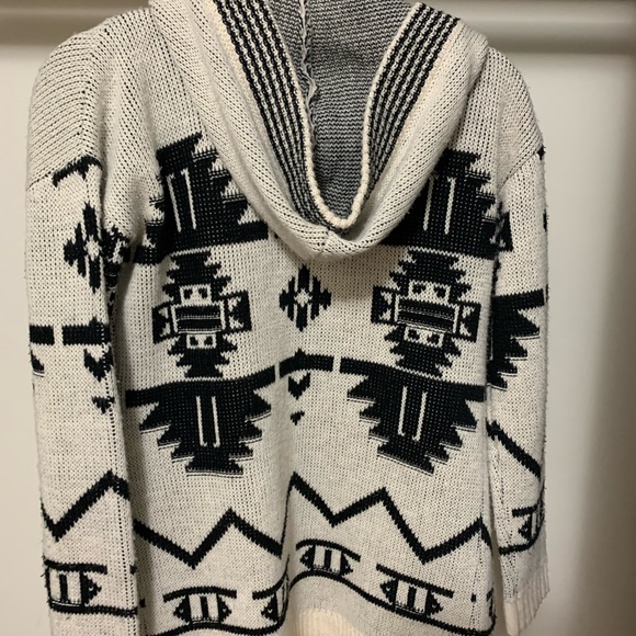 Pink rose brand Aztec print duster/sweater white/cream and black size small - Picture 2 of 2